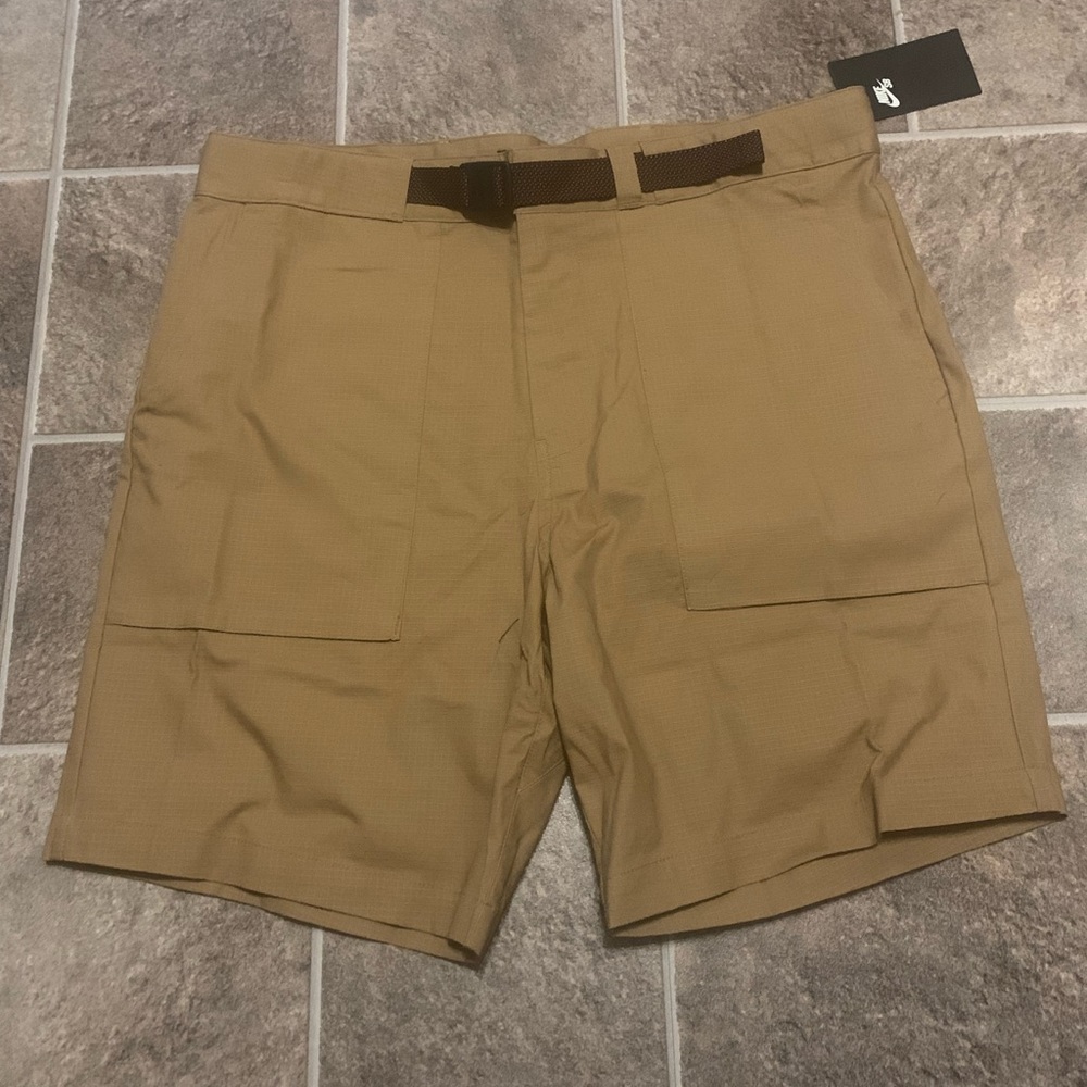 Nike Men's Athletic Shorts Tan with Brown Belt